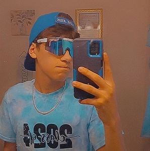 Meet your Posher, Dylan